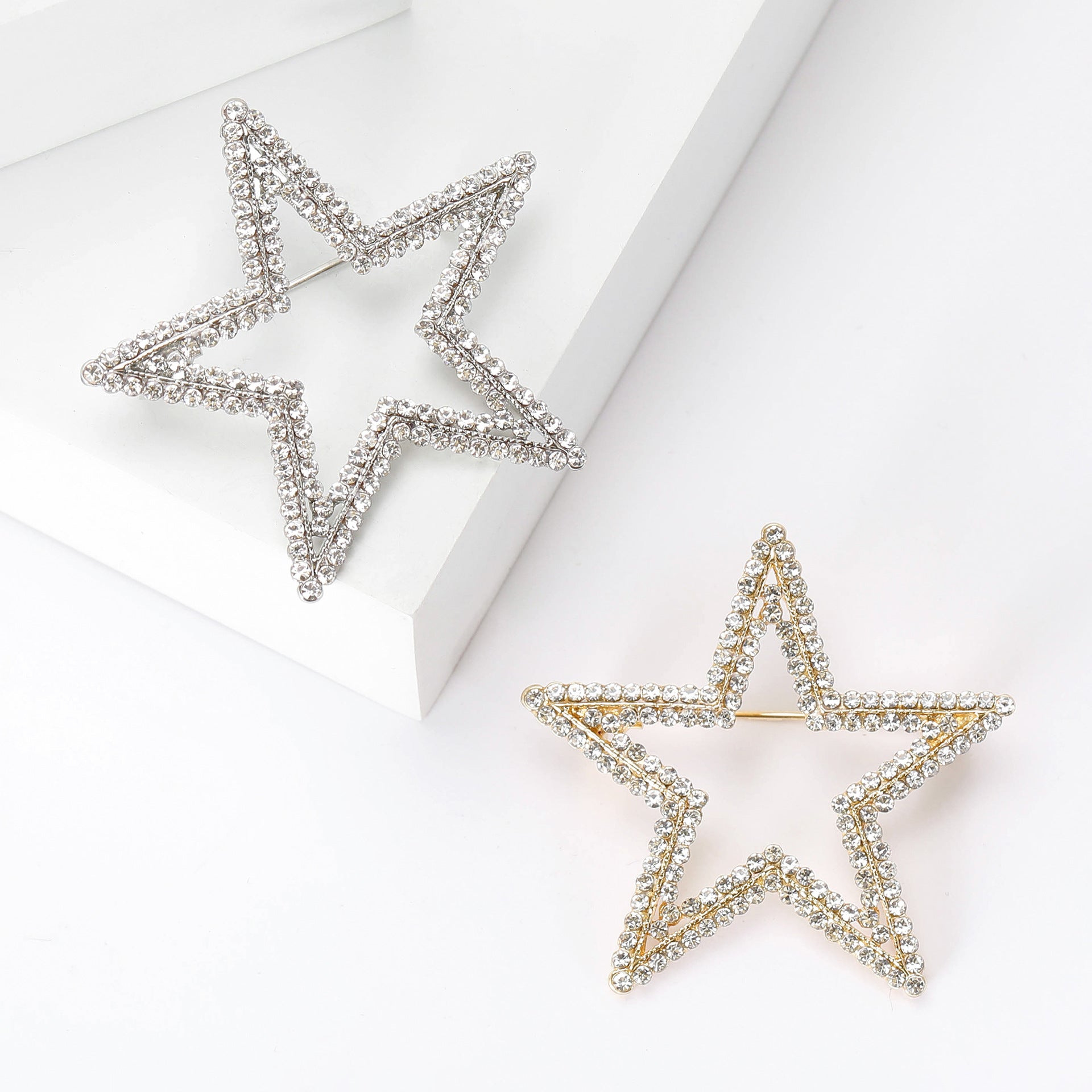 Wholesale Stylish Silver Tone Alloy Rhinestone Star Brooch Hollow Geometric Pin For Women Fashion Jewelry Accessory