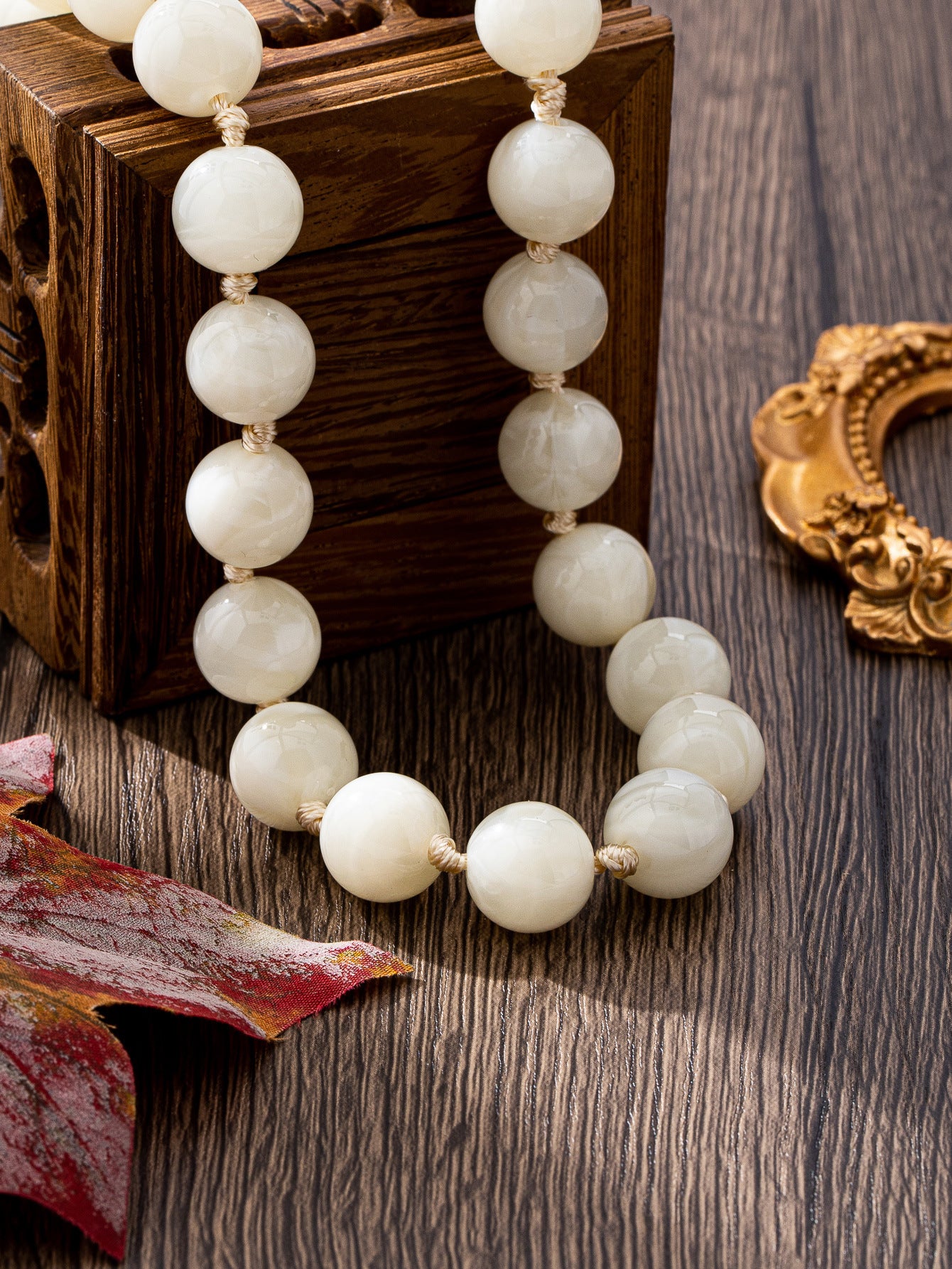 Wholesale Modern Boho Handmade Resin Cloud Bead Necklace For Women Mahogany Boutique Jewelry Accessory