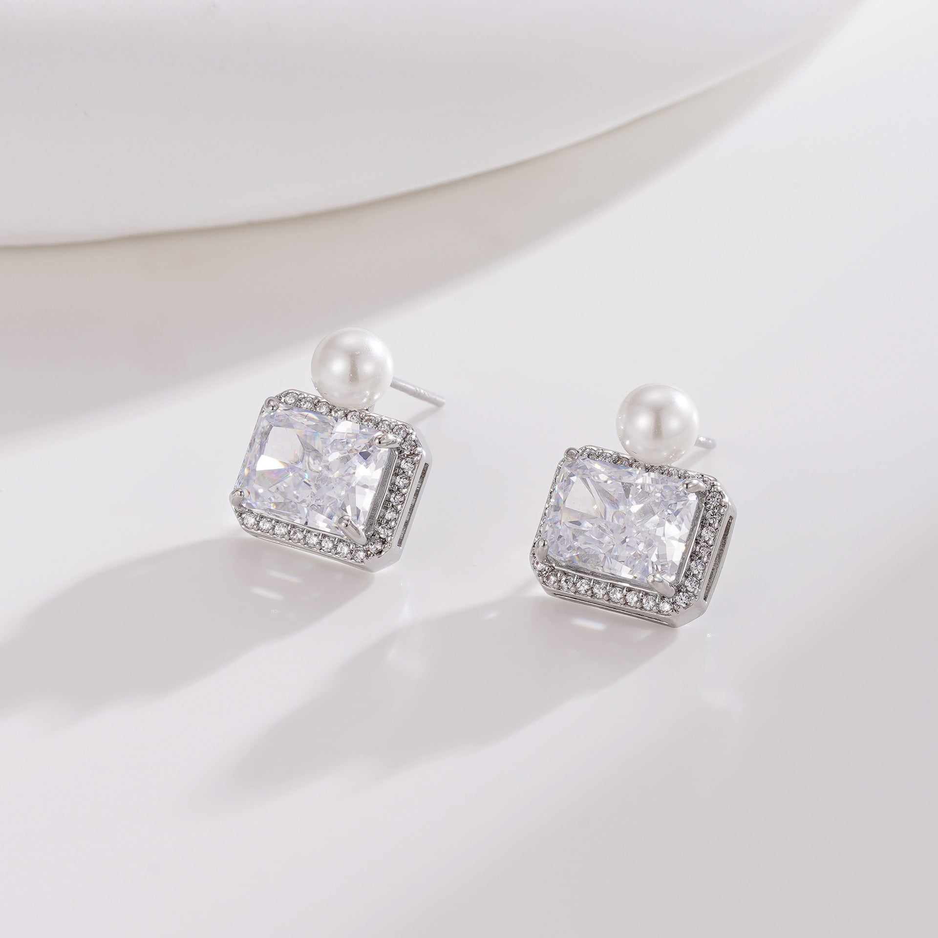 Wholesale  perfume bottle snowflake cut zircon necklace earrings