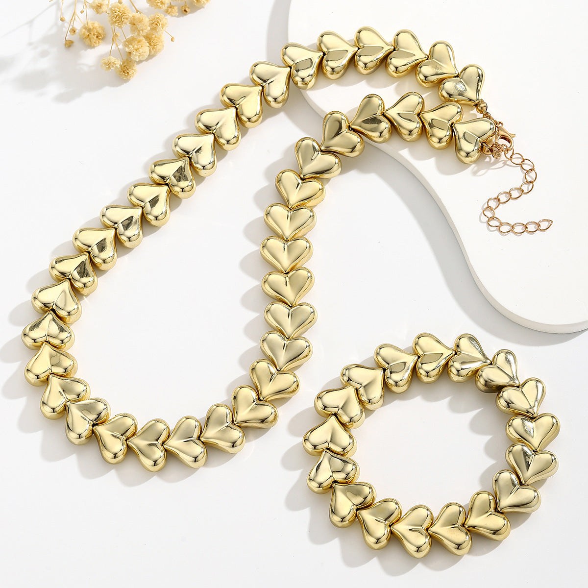 Wholesale Acrylic Heart Shaped Clavicle Necklace And Elastic Bracelet Set Electroplated Fashion Jewelry For Women Everyday Wear Gift