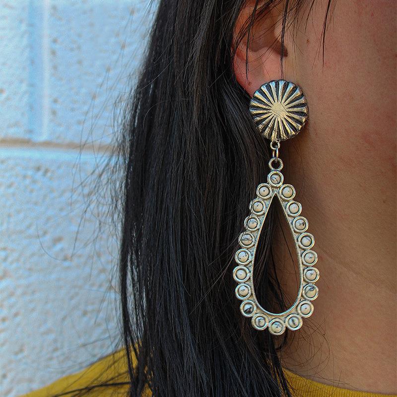Wholesale retro teardrop-shaped white turquoise alloy earrings