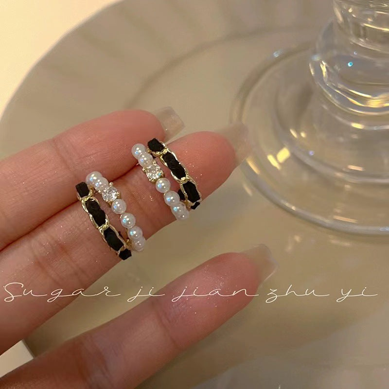 Wholesale Simple and Luxurious Heart-shaped Pearl Earrings