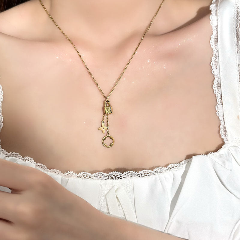 Wholesale Titanium Steel Simple Niche Design Four-leaf Clover Tassel Necklace