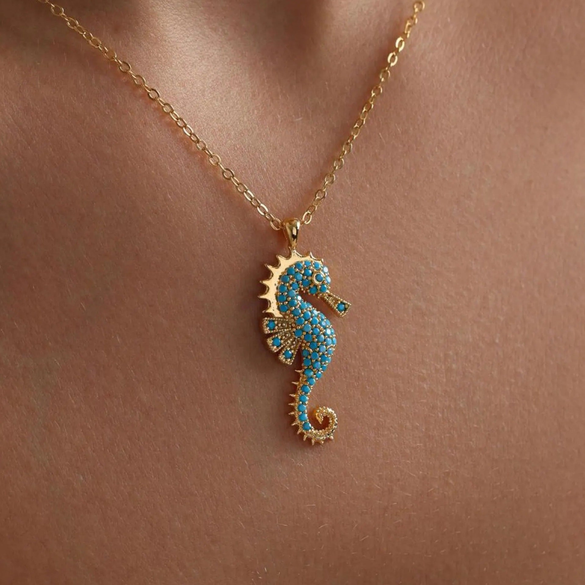 Wholesale Stainless Steel Blue Seahorse Pendant Electroplated Stylish Necklace Fashion Accessory For Everyday Wear And Boutique Resale