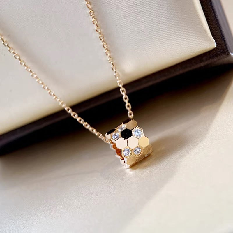 Wholesale Hexagonal Honeycomb Design Stainless Steel Gold Plated Pendant Necklace Boutique Resale