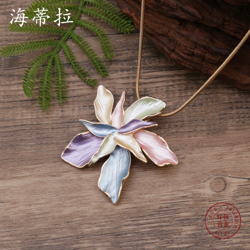 Wholesale  Five-petal Flower Alloy Pendant  Exaggerated  Flower Necklace