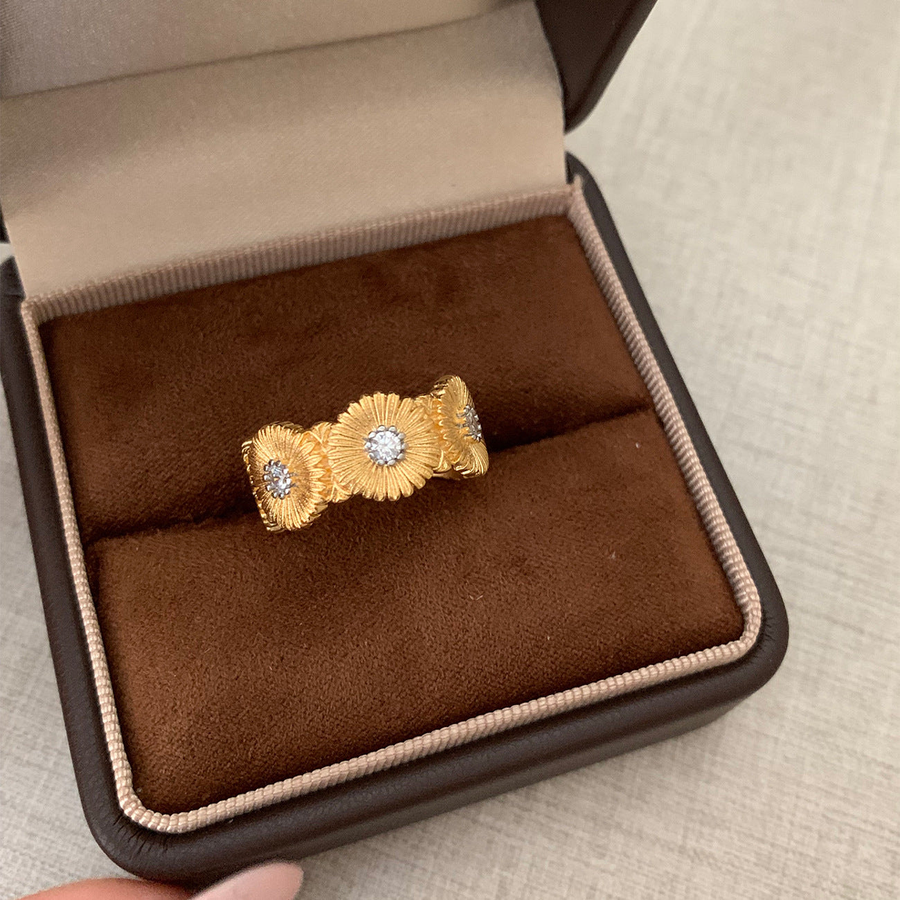 Wholesale Vintage brushed daisy ring