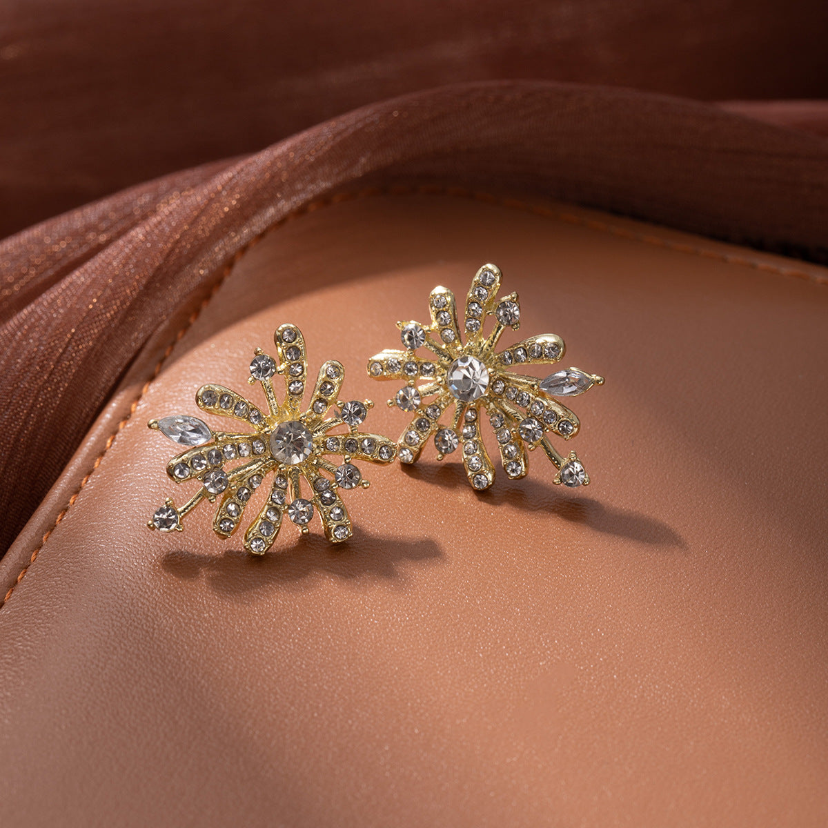 Wholesale Light luxury fireworks-shaped stud earrings