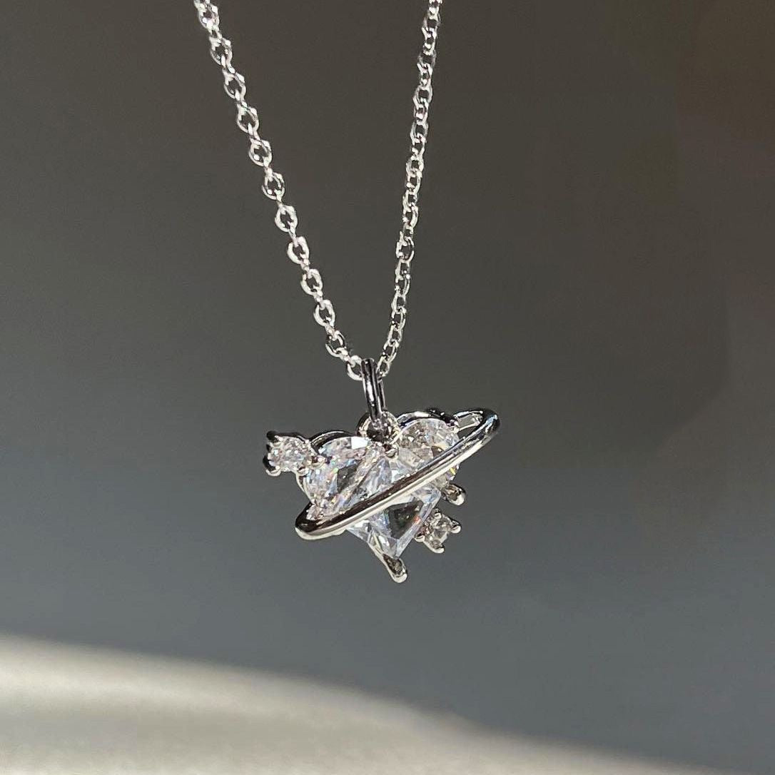 Wholesale Electroplated Zinc Alloy Heart Planet Collarbone Necklace White Stylish Fashion Accessory For Women