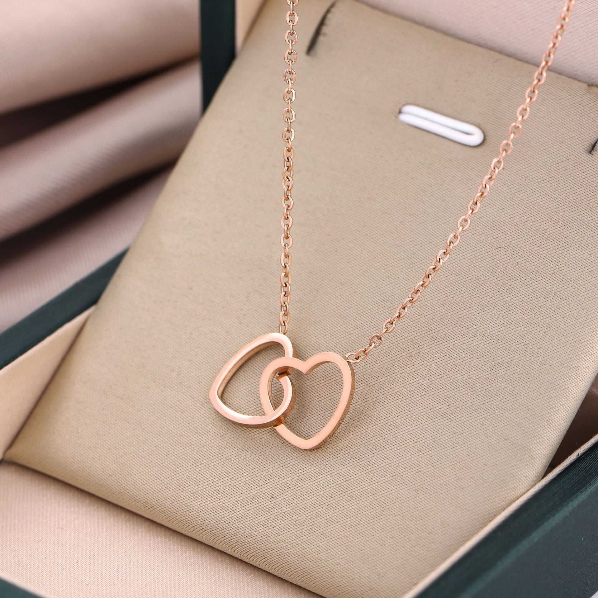 Wholesale Titanium Steel Non-Fading Love Interlocking Necklace