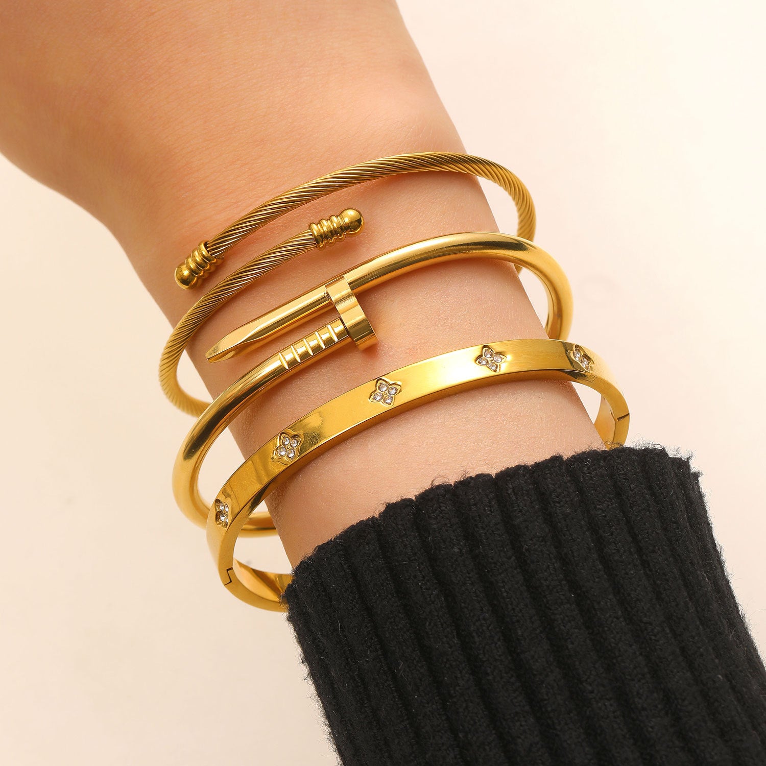 Wholesale Stainless steel gold-plated diamond-encrusted heart-shaped bracelet