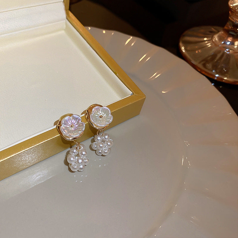 Wholesale electroplated silver needle zircon pearl flower heart earrings