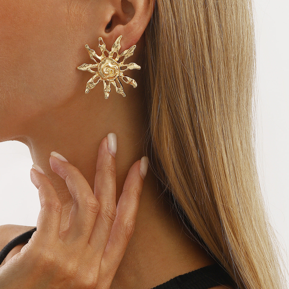 Wholesale  exaggerated sunflower hollow earrings design geometric earrings