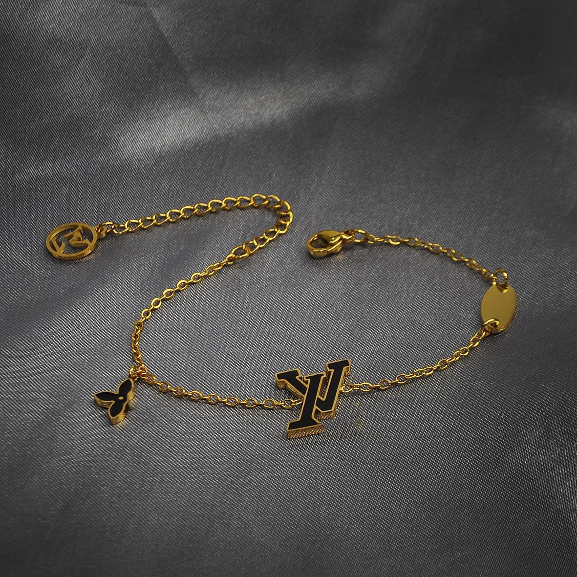 Wholesale Light Luxury Flower L Letter Bracelet Titanium Steel Electroplated Gold Fashion Jewelry Accessory Gift for Women