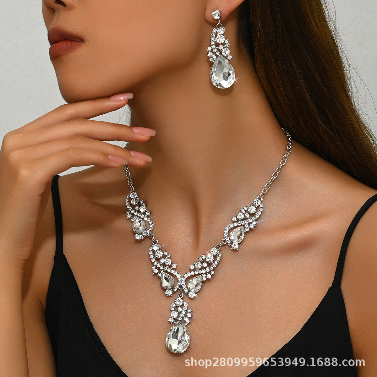 Wholesale Electroplated Alloy Vintage Water Drop Necklace and Earrings Set Party Wear Fashion Accessory