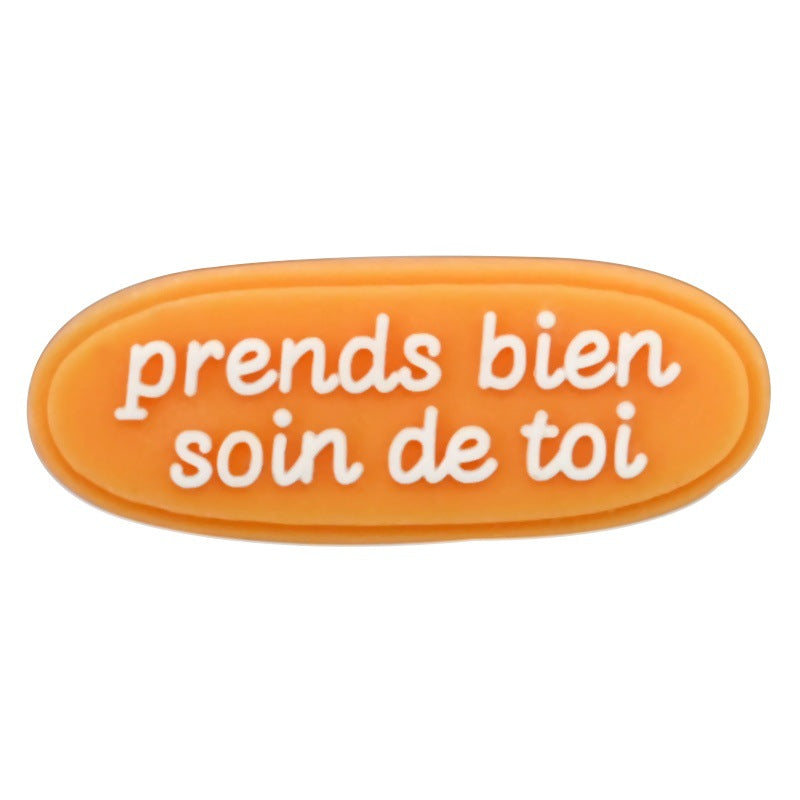 Serie di frasi francesi casuali all'ingrosso da 100 pezzi di cartoni animati di zoccoli Decorazione con fibbia per scarpe in gomma morbida in PVC