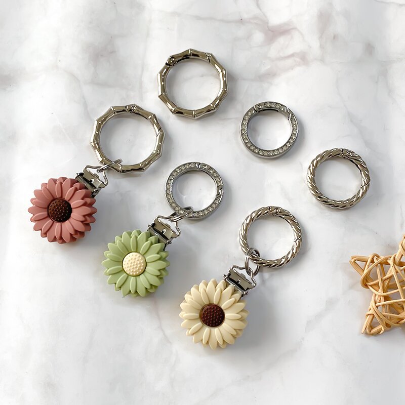 Wholesale 10pcs Chrysanthemum Hat Brim Clip Sunflower Pacifier Clip Diy Anti-drop Chain Hat Clip ACC-HP-WDX001