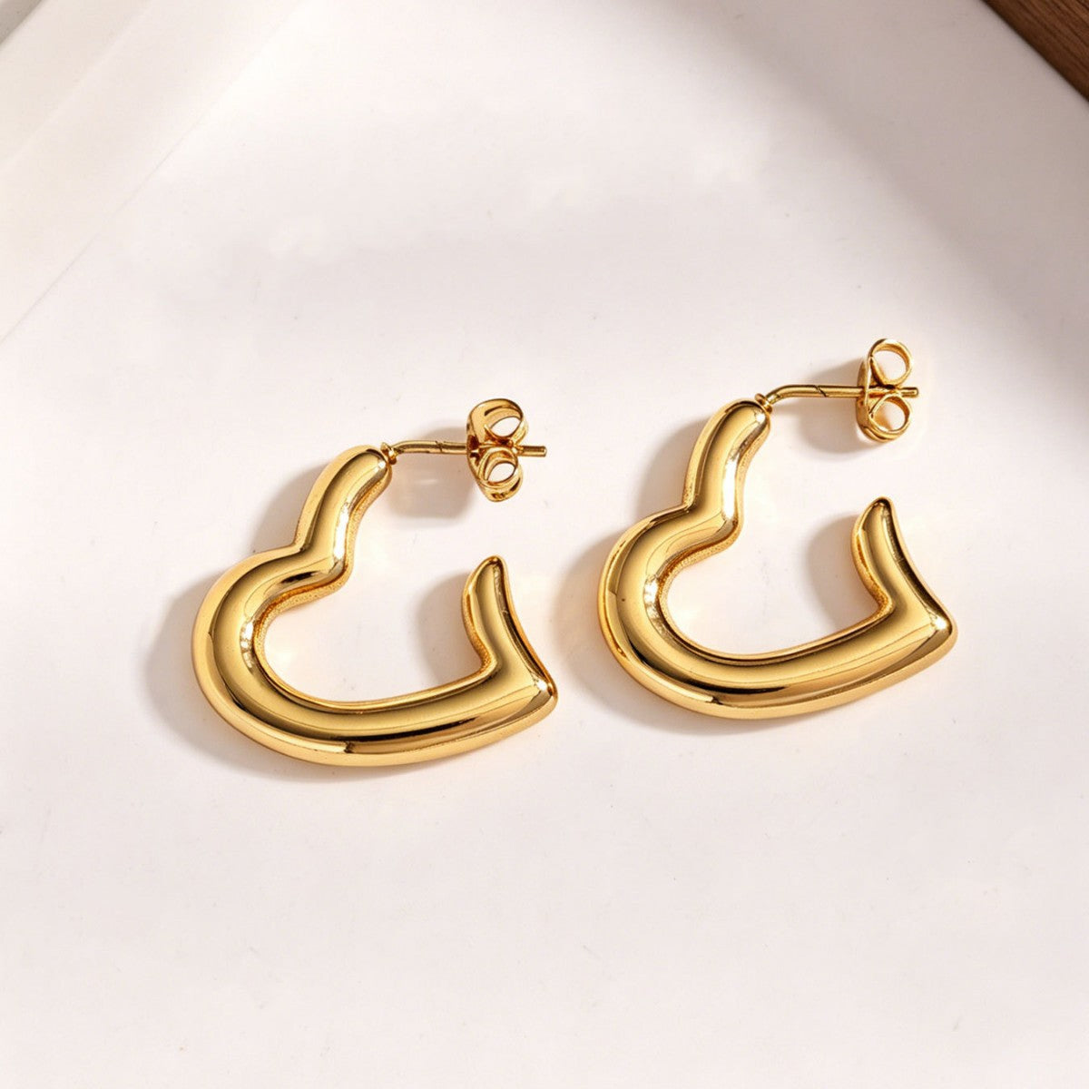 Wholesale Heart-Shaped Oval Vintage Embossed Earrings Fashion Accessory for Party Wear Gift