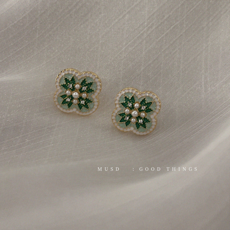 Wholesale Retro Court Style Flower Earrings