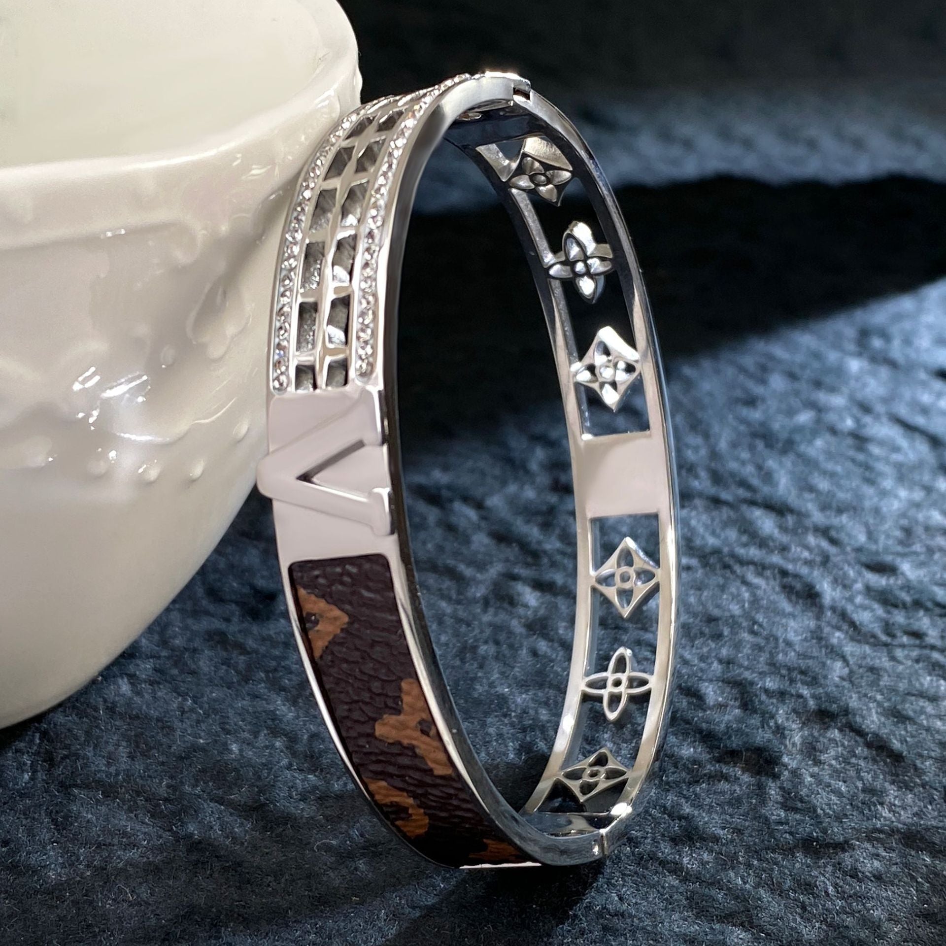 Wholesale Titanium Steel Plated 18K Gold High-end Luxury Bracelet ACC-BT-YuXun009