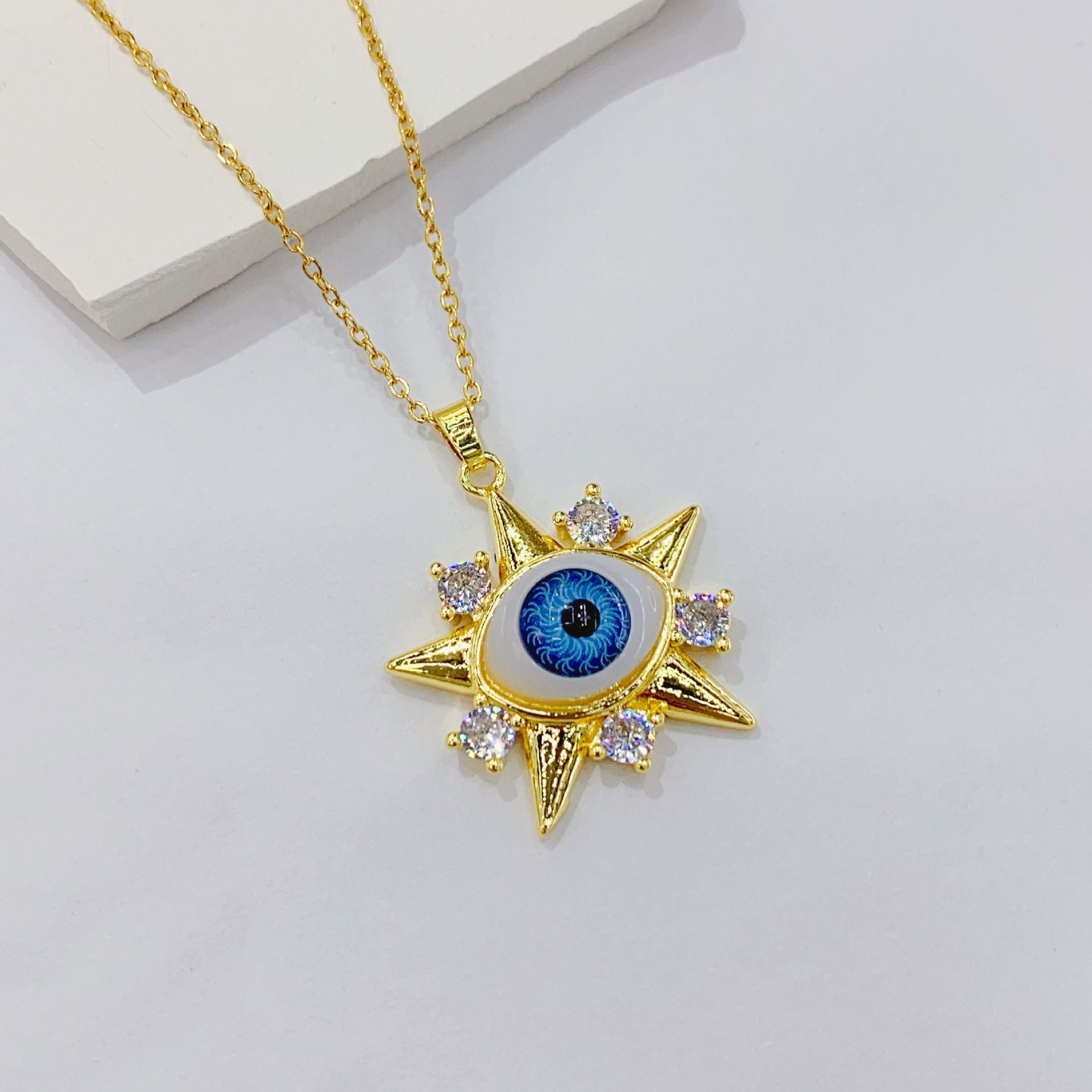 Wholesale  devil's eyes heart-shaped pendant necklace