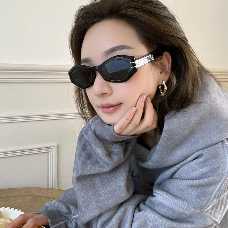 Wholesale  four-leaf clover earrings  light luxury diamond-studded small fragrant wind earrings