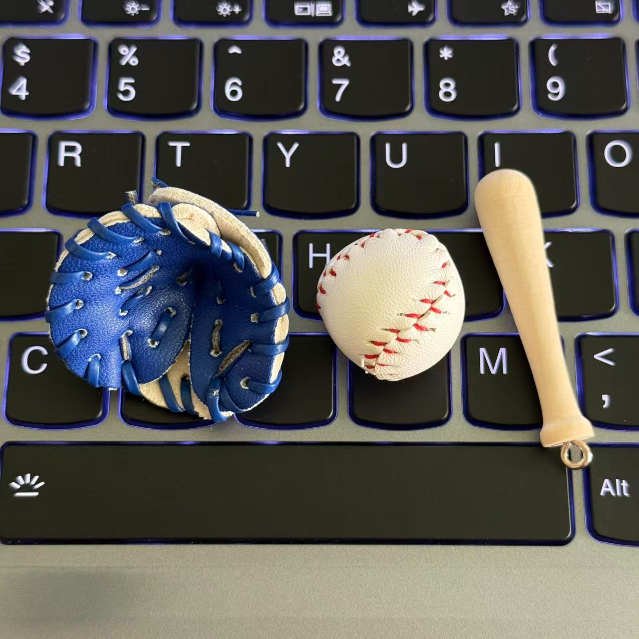 Wholesale Softball Gloves Baseball Keychain