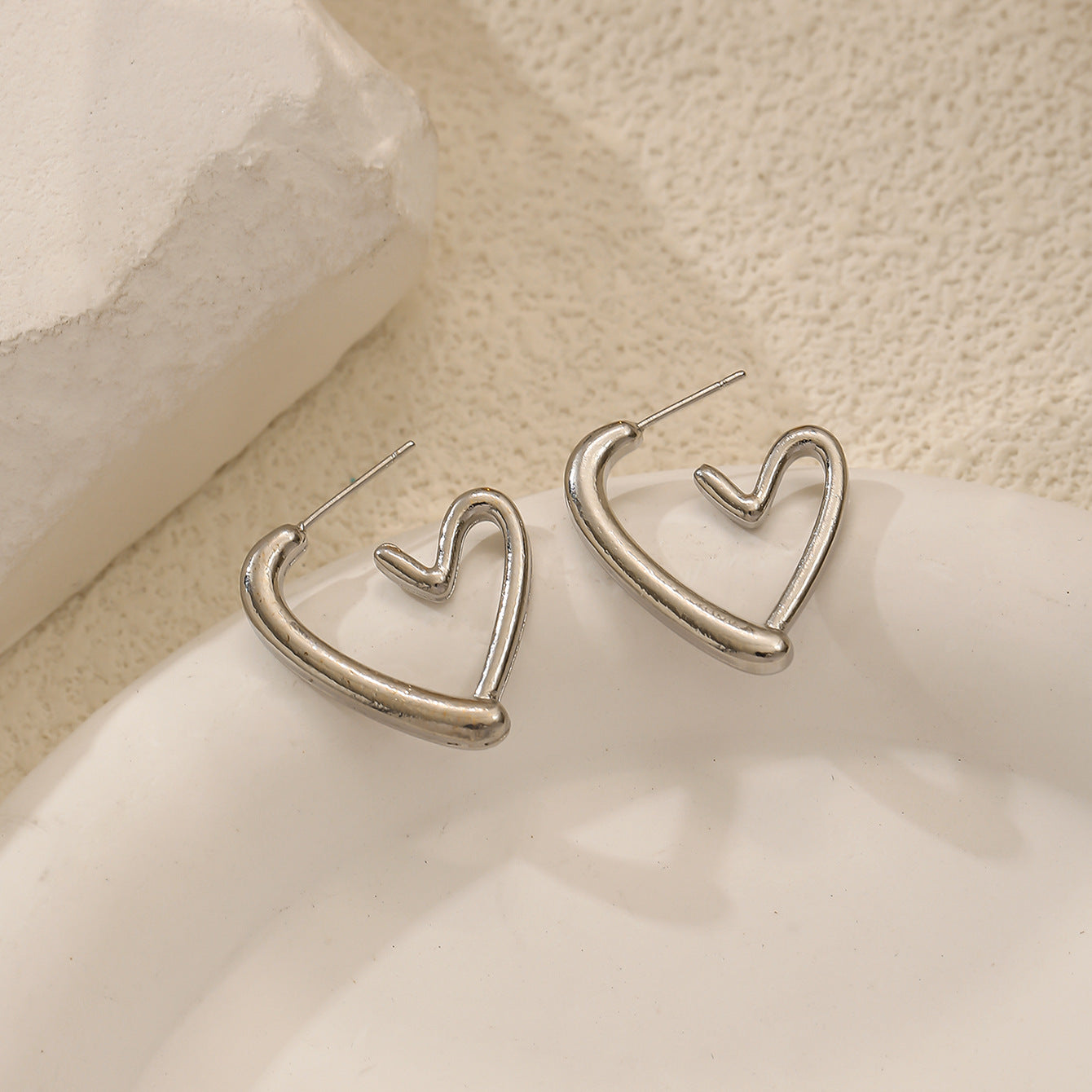 Wholesale Chic Open Heart Dangle Earrings For Women Geometric Gold Tone Earrings Stylish Jewelry Accessory Boutique Resale And Gift