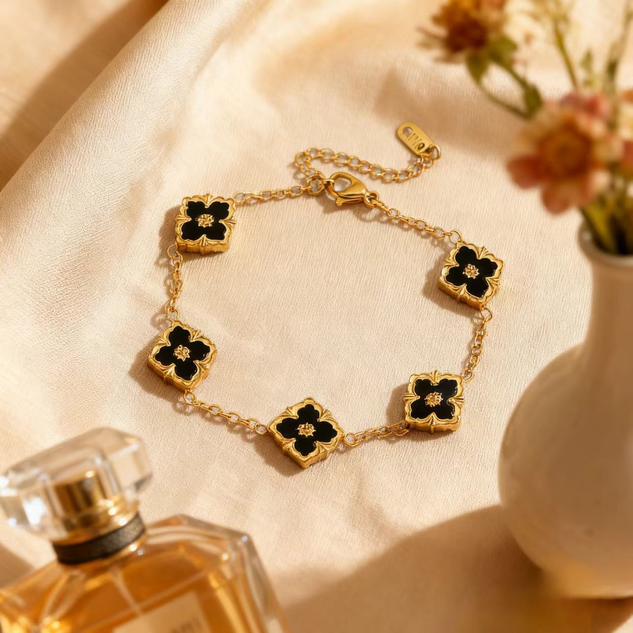 Wholesale Titanium Steel Vintage Four-Leaf Clover &  Flower Bracelet,  Mother-of-Pearl Accents,  Fashion Jewelry for Women Office Daily Wear