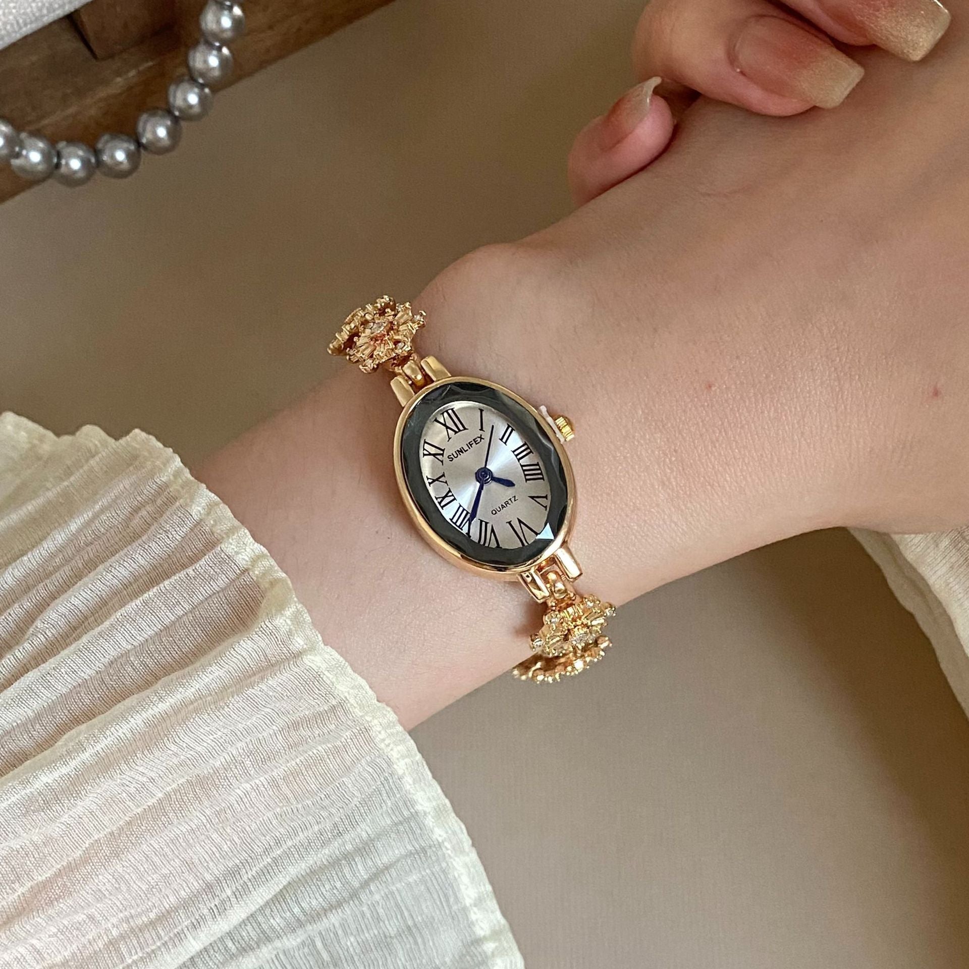 Wholesale Fashion Women S Oval Quartz Bracelet Watch Chic Everyday Timepiece Jewelry Accessory For Boutique Resale