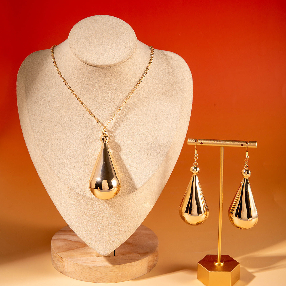 Wholesale Retro geometric teardrop-shaped necklace and earrings