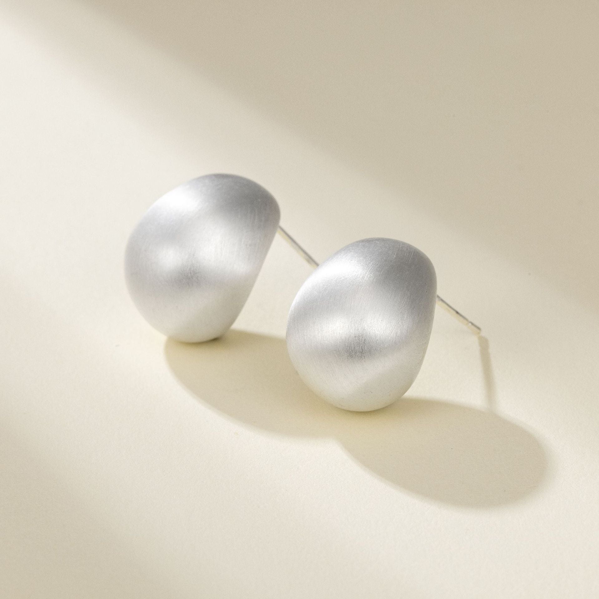 Wholesale Retro Drawing Semi-round Earrings