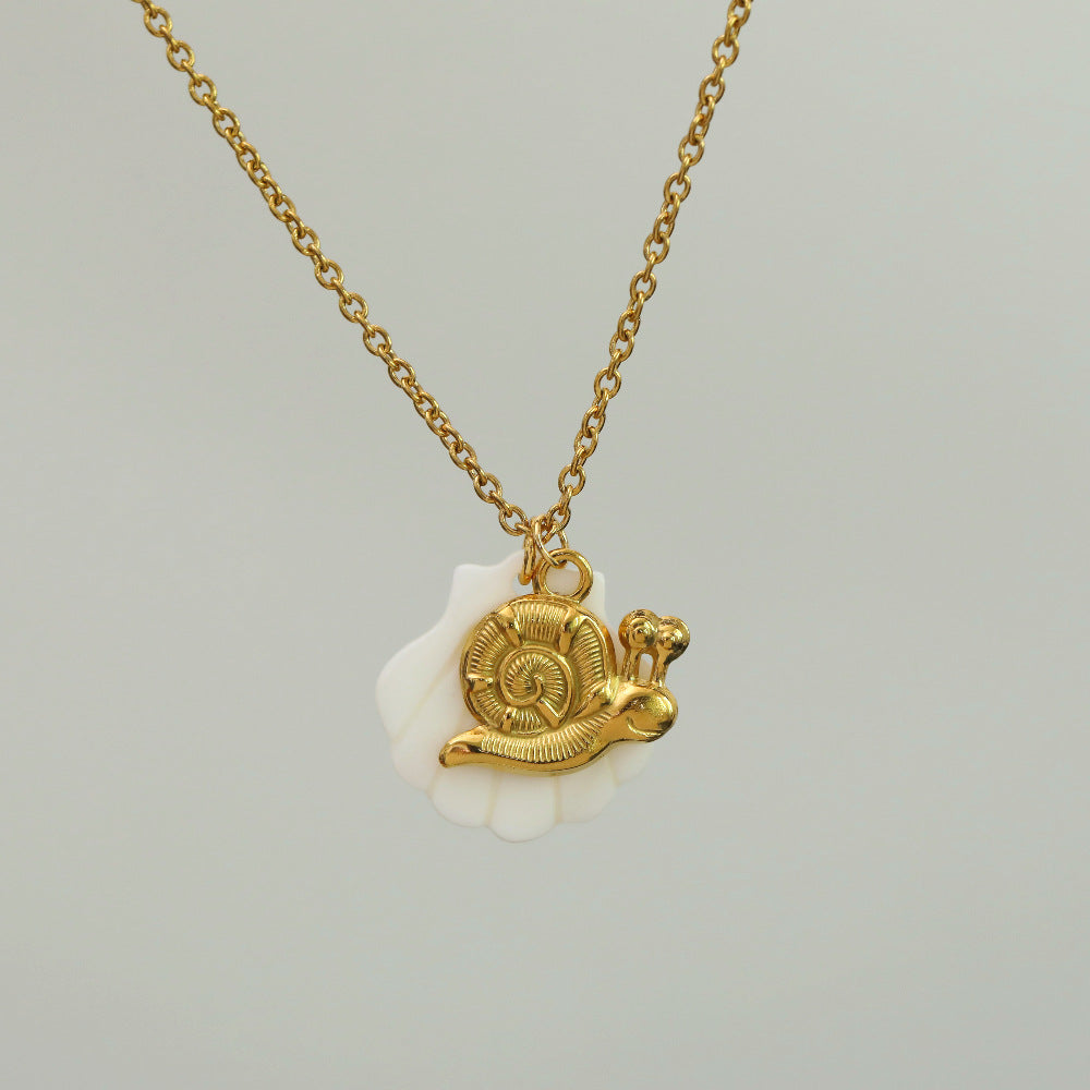 Wholesale Summer-Style Giraffe Pendant Shell  Stainless Steel Necklace