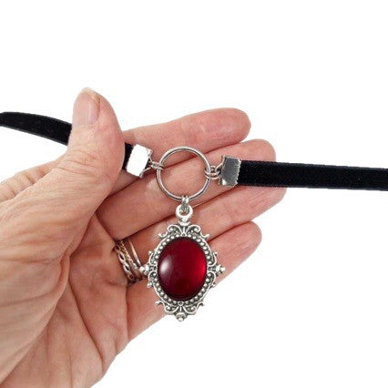 Wholesale Gothic Victorian Witch Pendant Necklace Purple Zinc Alloy Jewelry Accessory for Party Gift