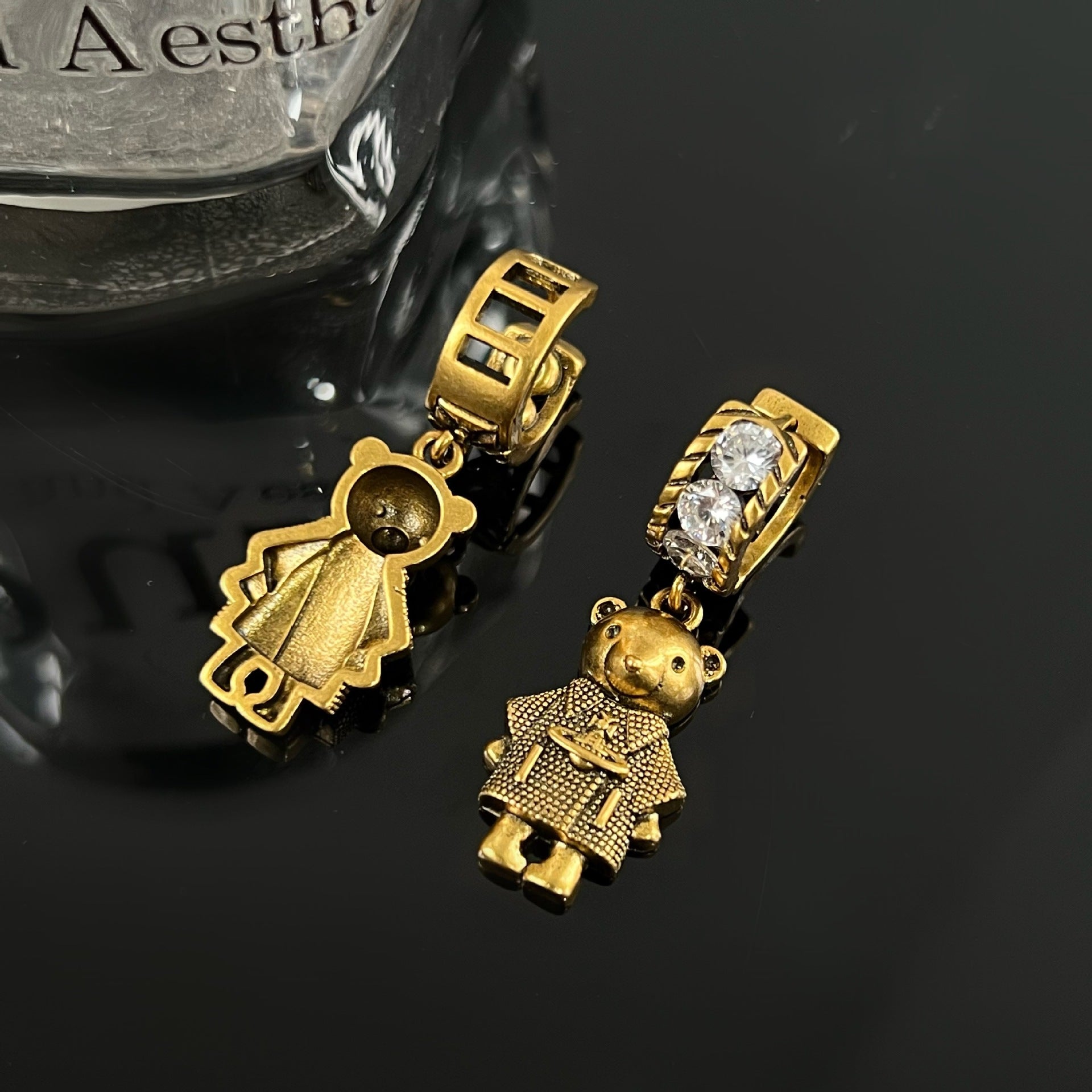 Wholesale Ancient Gold Saturn Bear Ear Buckle Light Luxury Earrings