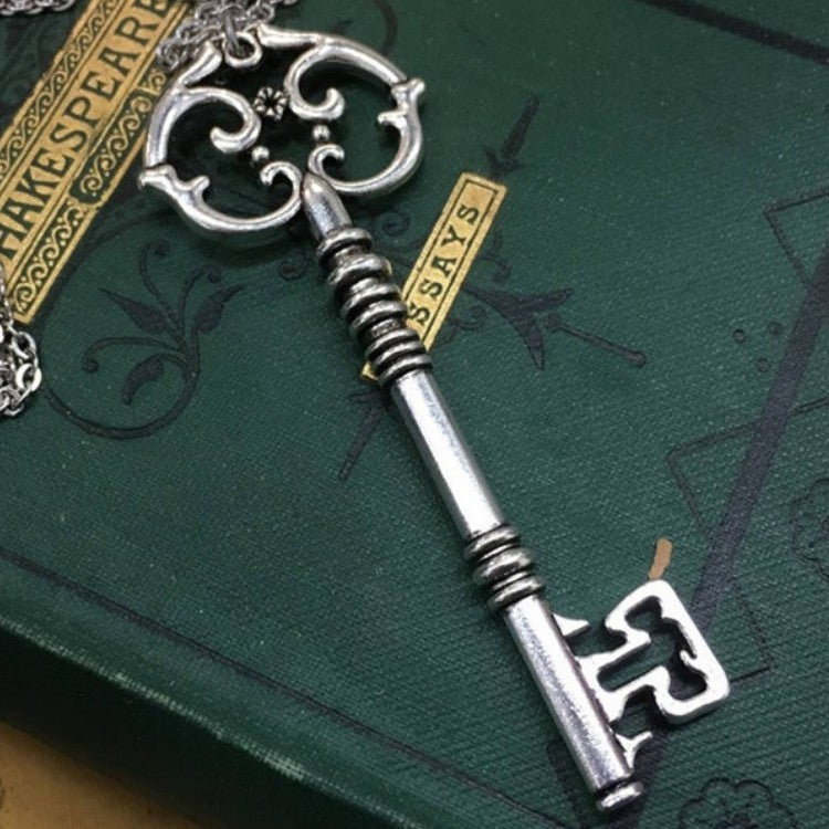 Wholesale Gothic Antique Silver Skeleton Key Necklace Alloy Fashion Accessory