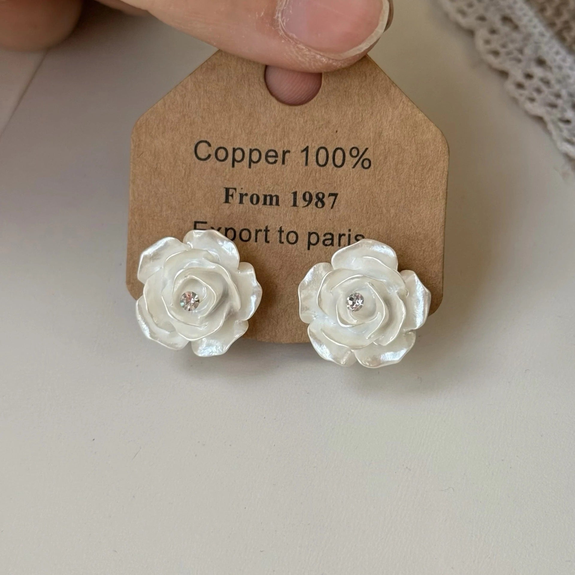 Wholesale European and American Light Luxury Shell Flower Earrings 925 Silver Needle High-grade Earrings Ins Niche Design Elegant Retro Earrings