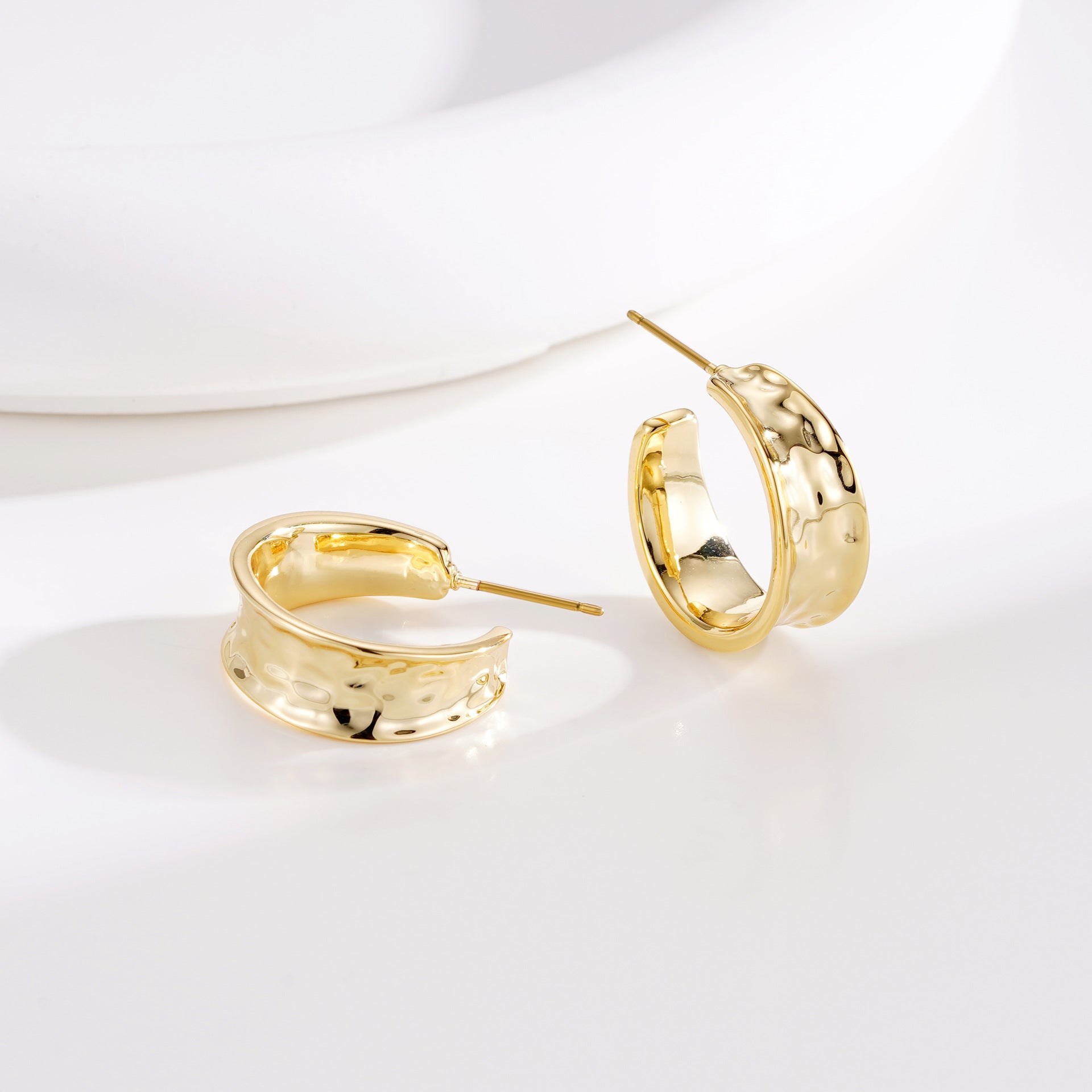 Wholesale C- type Hammer Earrings
