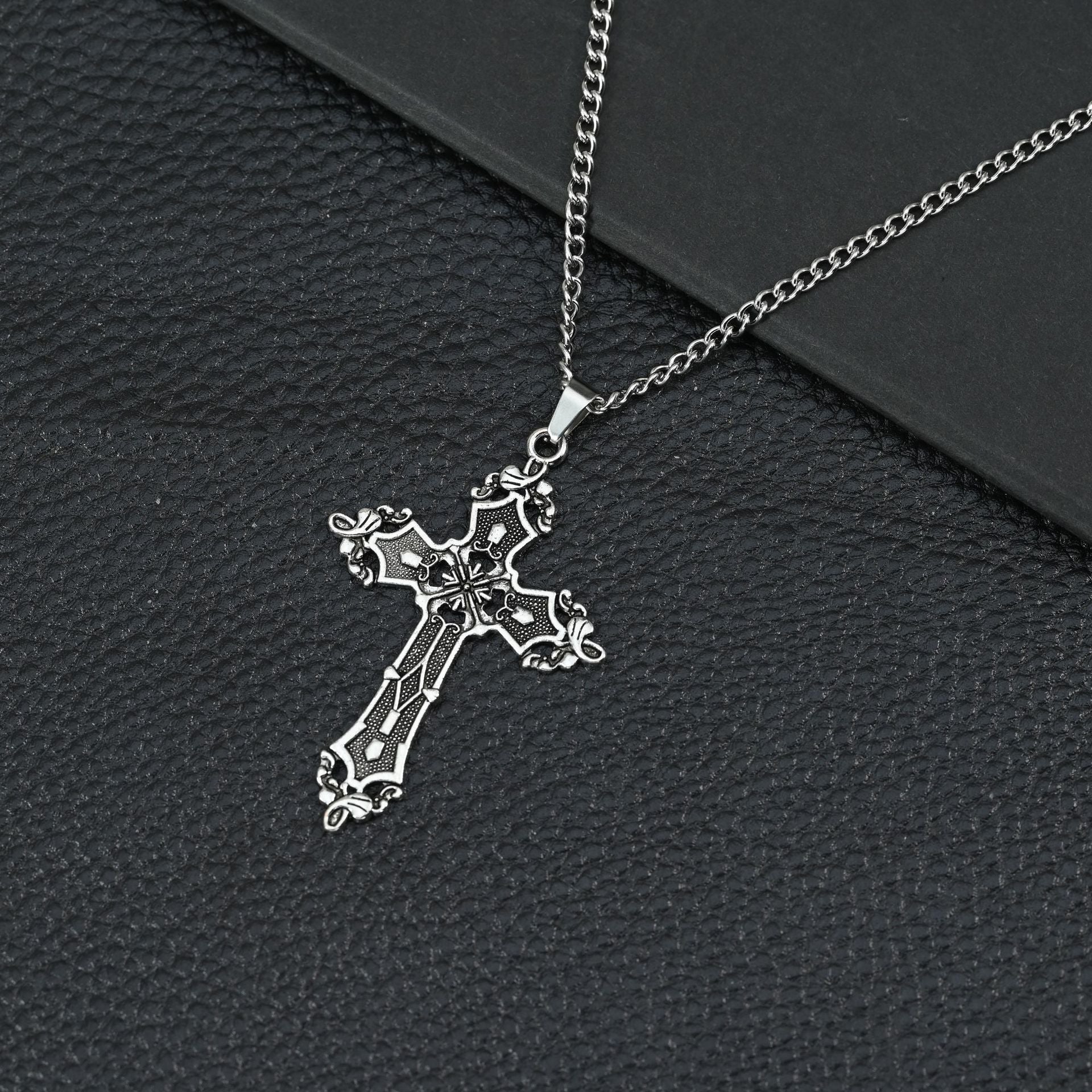 Wholesale Retro Hip Hop Cross Pendant Necklace Zinc Alloy Electroplated Long Chain Jewelry Accessory Gift