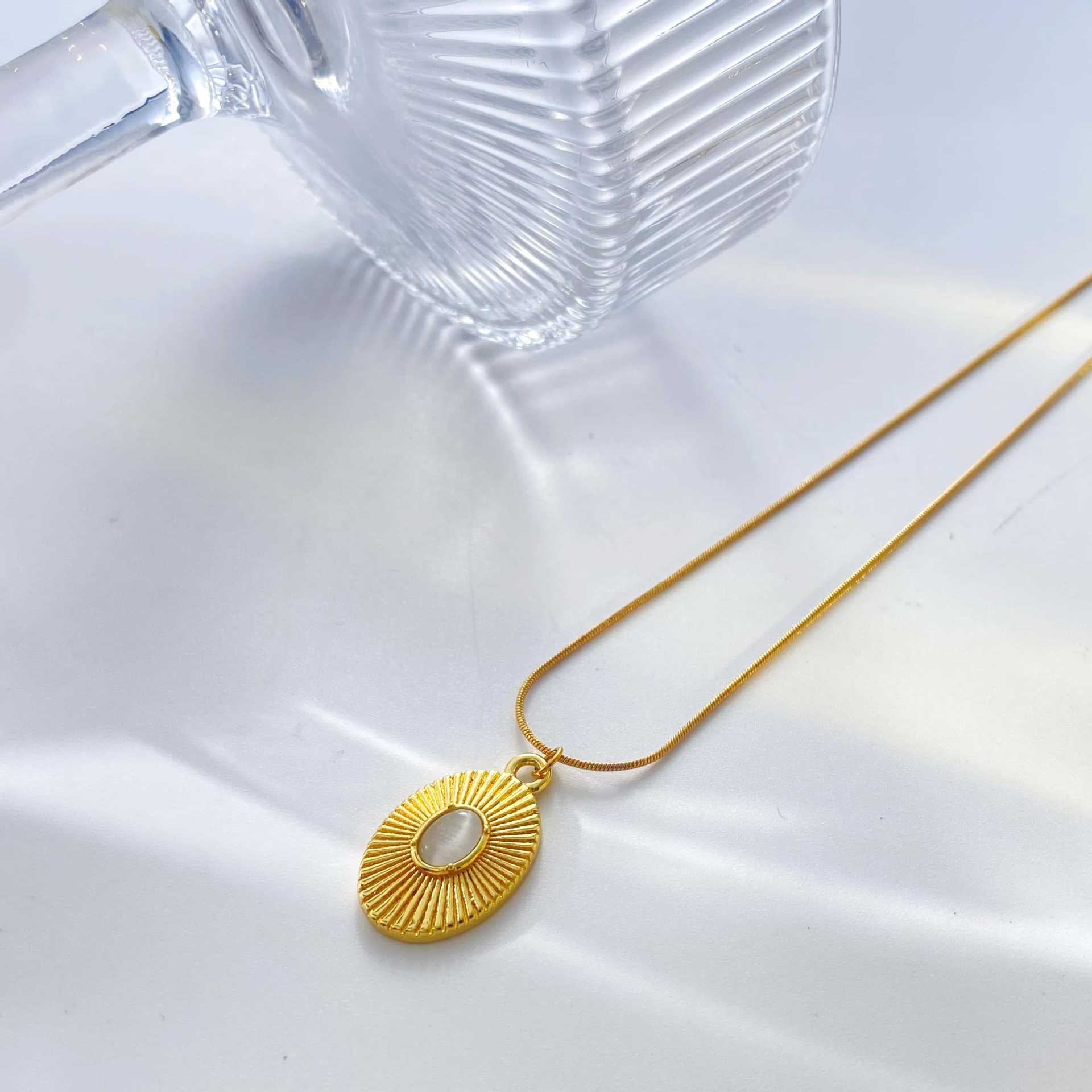 Wholesale Light Luxury Geometric Cat' s Eye Stone Necklace Stainless Steel Gold Plated Jewelry Accessory