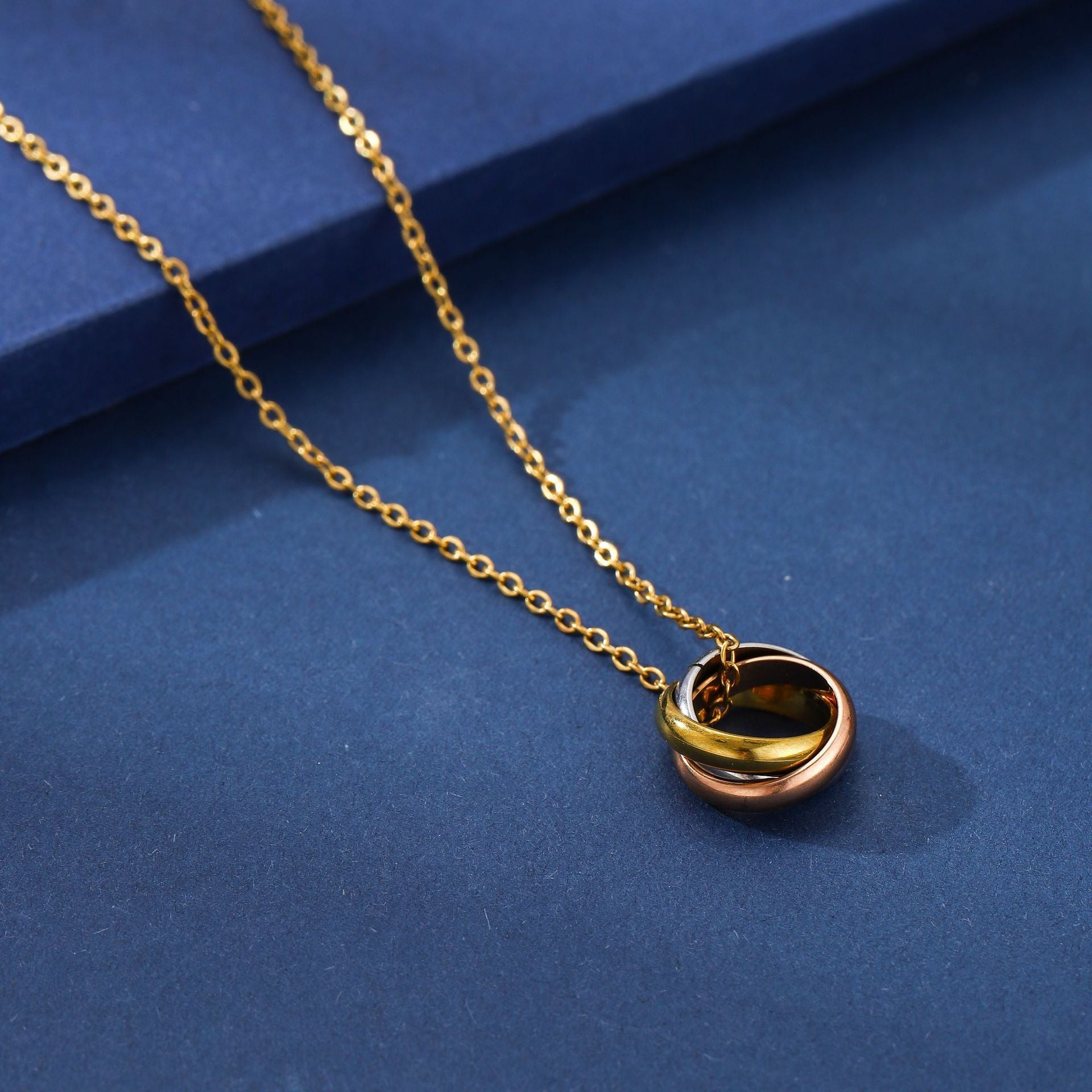 Wholesale Minimalist Three-Ring Möbius Loop Titanium Steel Clavicle Necklace