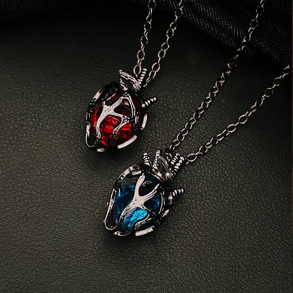 Wholesale Gothic Dark Style Hollow Heart Pendant Necklace Red Blue Glass Crystal Gift Boutique Resale Jewelry Accessory
