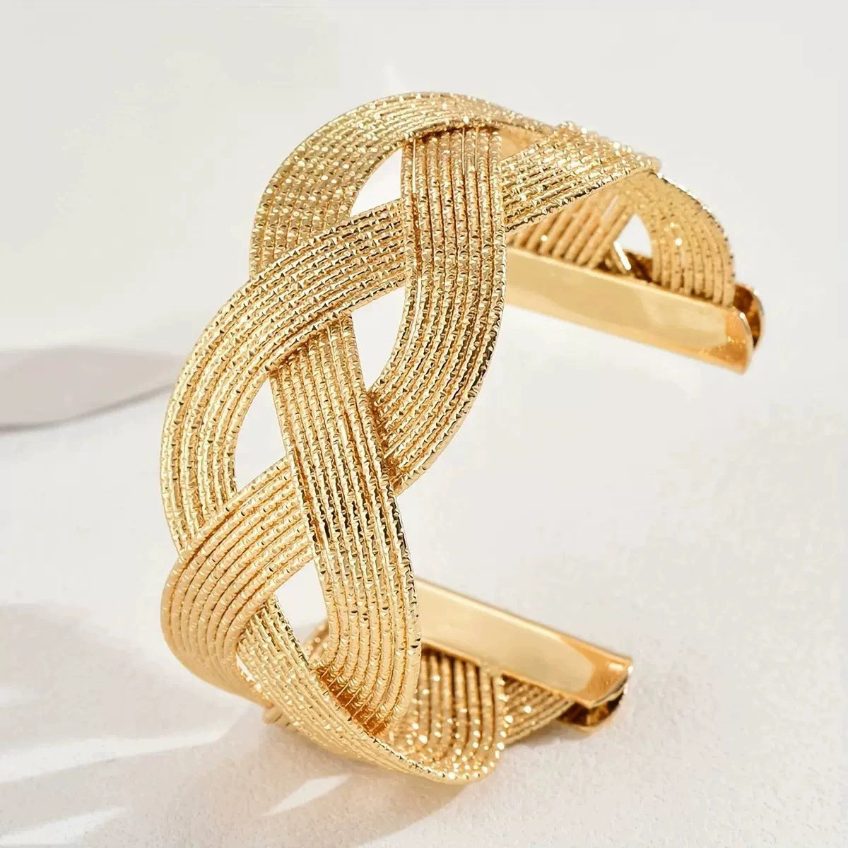 Wholesale Modern Geometric Open Bangle Bracelet Gold Tone Metal Woven Design Chic Jewelry Accessory For Women Resale Gift