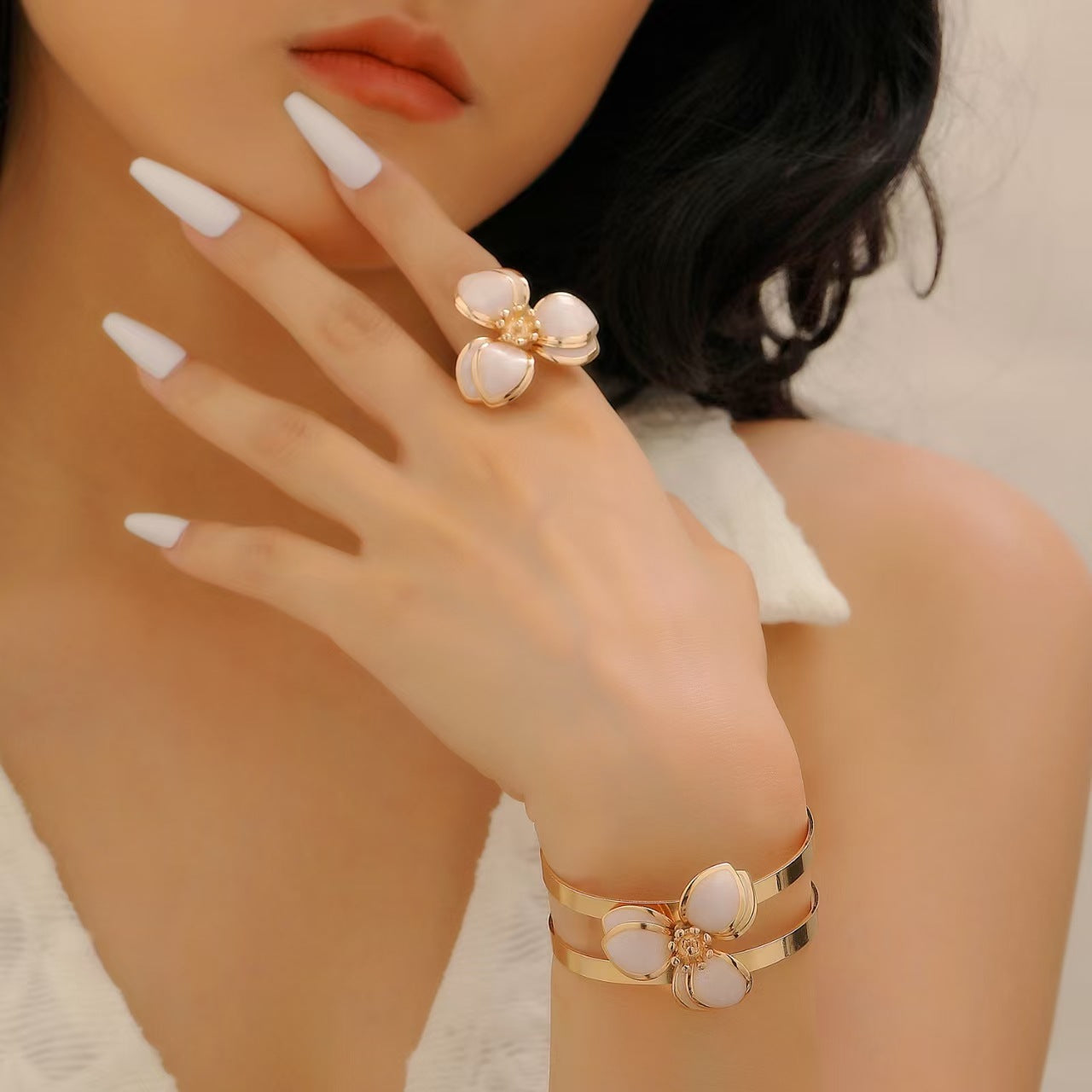 Insieme all'ingrosso dei monili di stile di festa della foresta della collana degli orecchini del fiore di goccia di olio