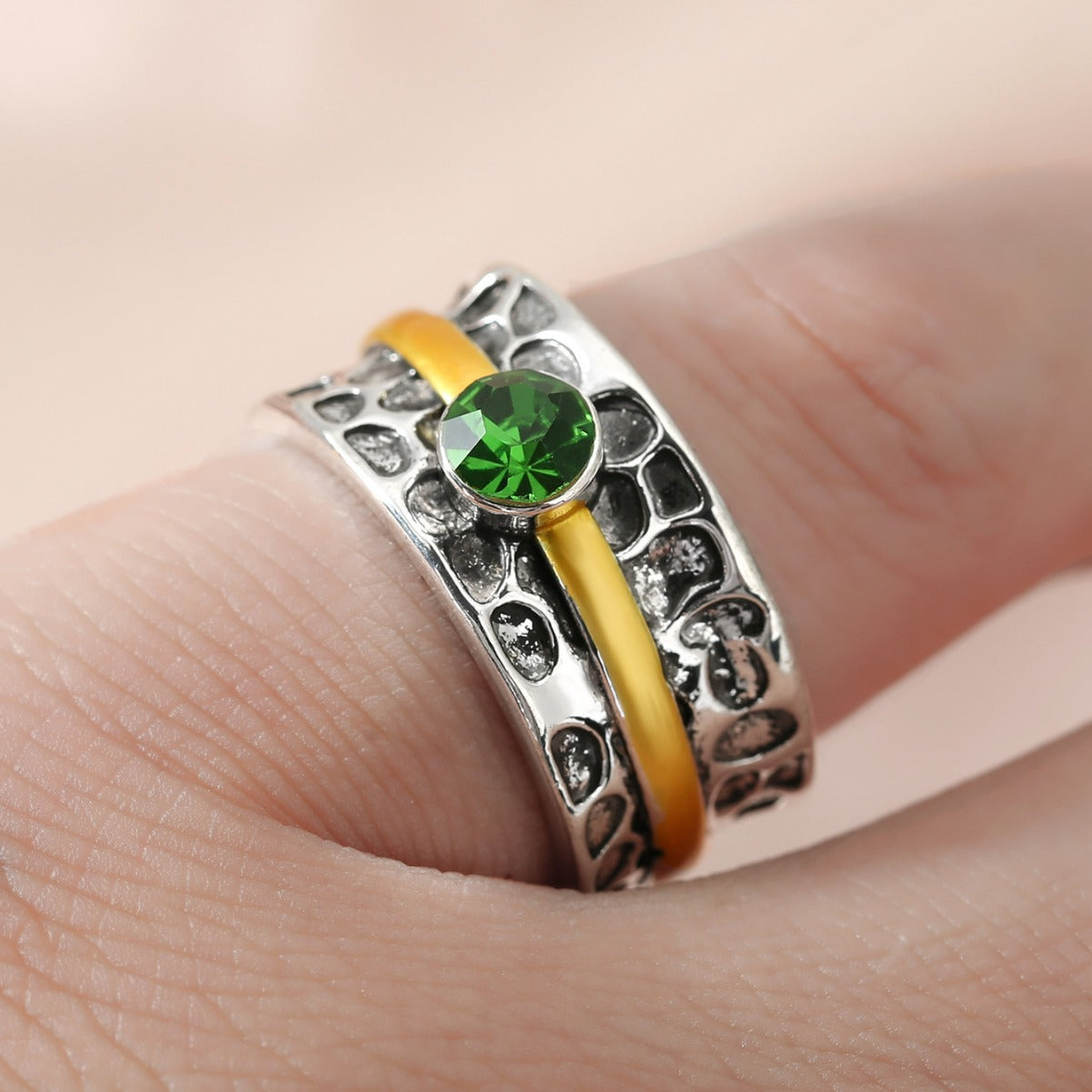 Wholesale  Two-color Personality Ring  Retro Pattern Anaglyph Ring