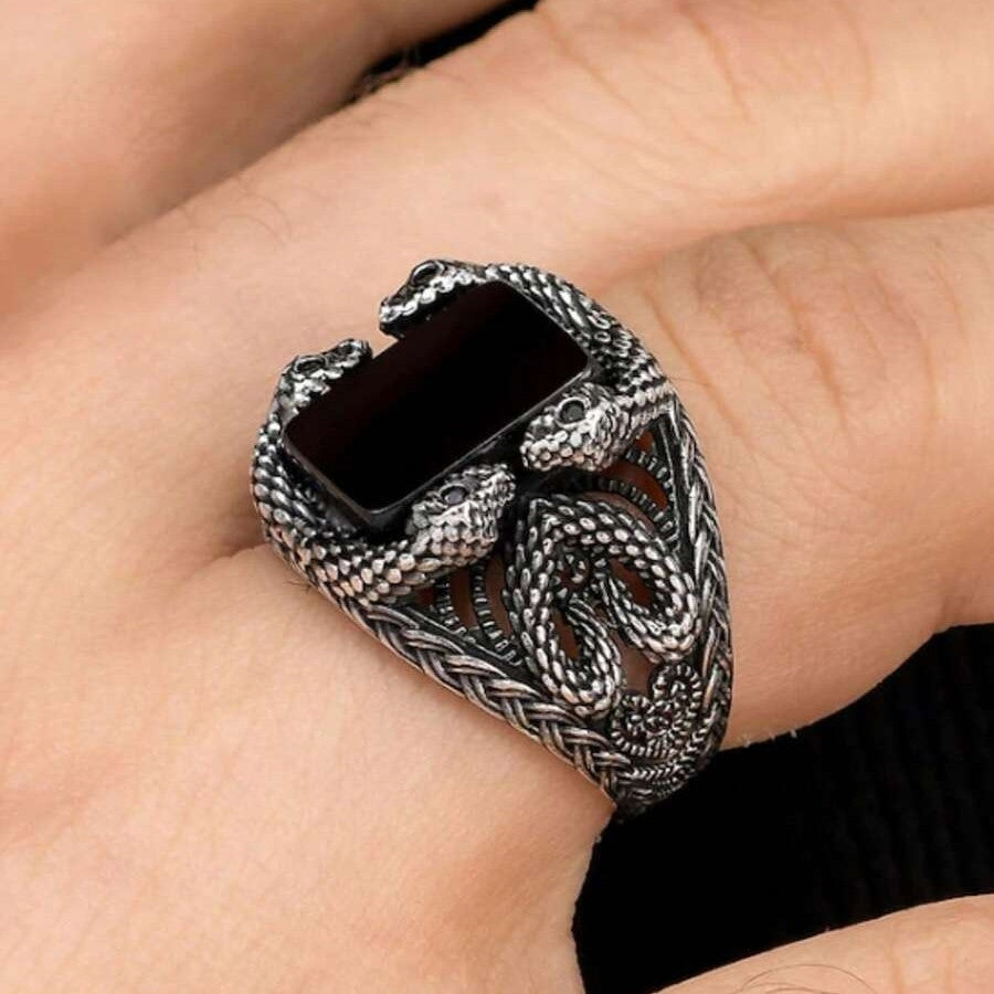 Wholesale Electroplated Metal Snake Ring Gothic Style Fashion Jewelry Accessory for Everyday Wear