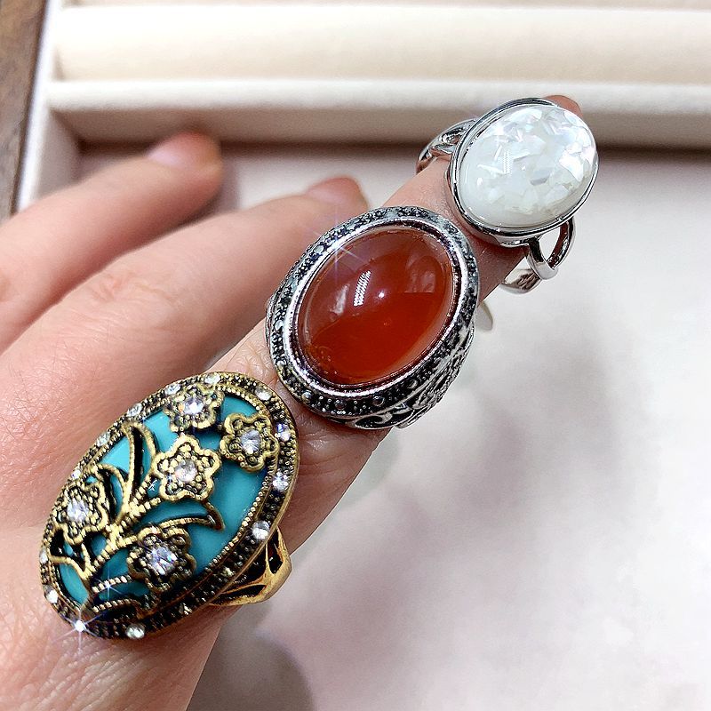 Wholesale Alloy Retro Turquoise Ring - Trendy Ethnic Jewelry Gift for Women