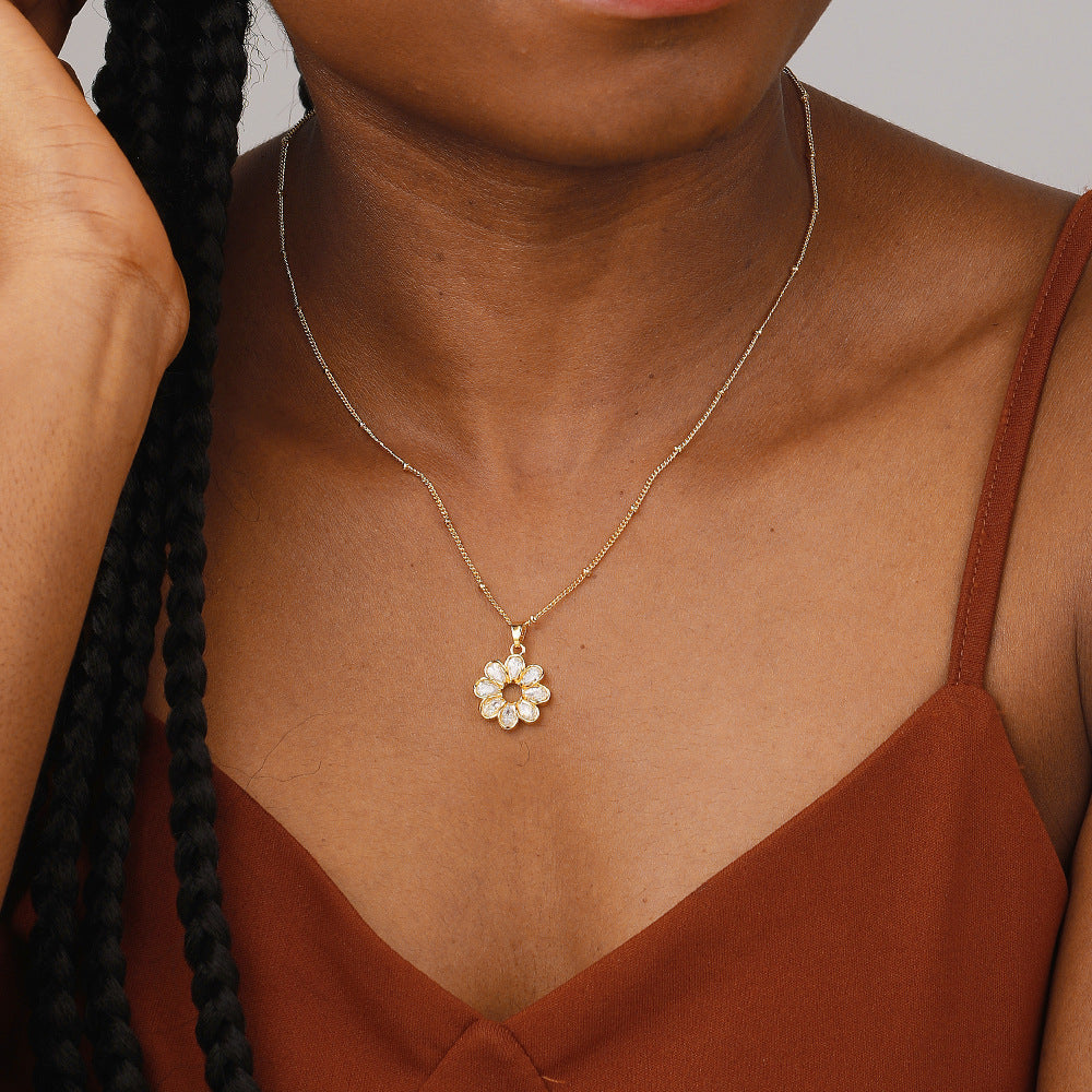 Wholesale Fashion Flower Design Gold Plated Pendant Necklace with Zircon,  Trendy Jewelry Accessory for Resale