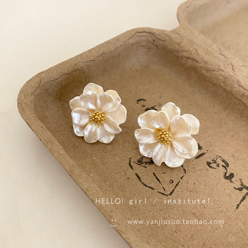 Wholesale Imitation Pearl Camellia Earrings for Women,  Elegant Floral Stud Earrings,  Trendy Boutique Resale Jewelry