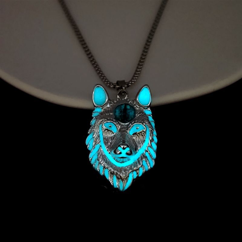 Wholesale Retro Punk Luminous Wolf Head Pendant Animal Men' s  Necklace